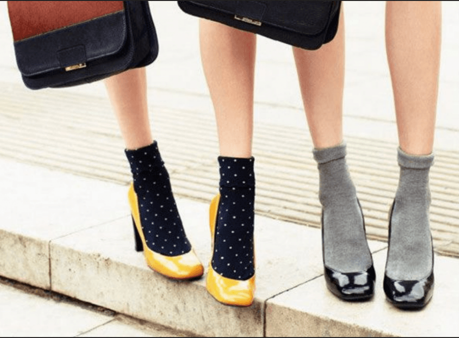 Calzino e scarpa con il tacco: abbinamento fashion o errore?