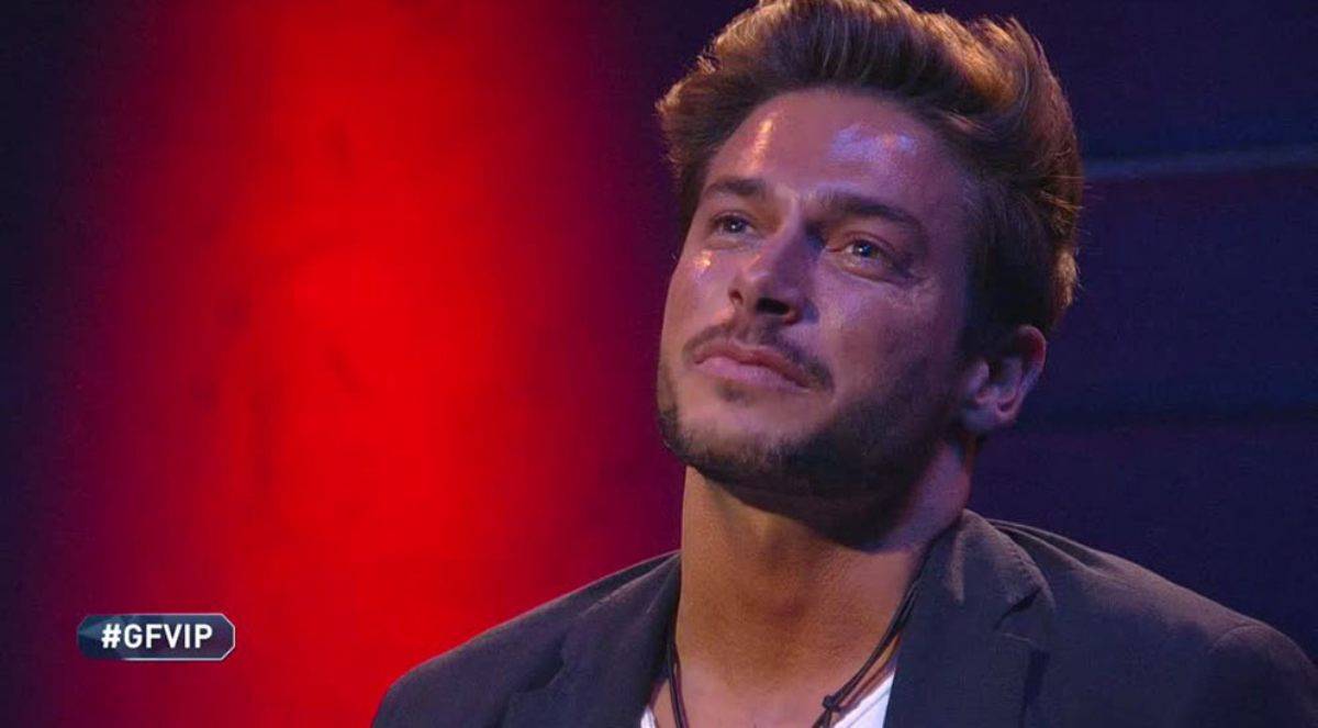 Andrea Denver preoccupato al GF Vip