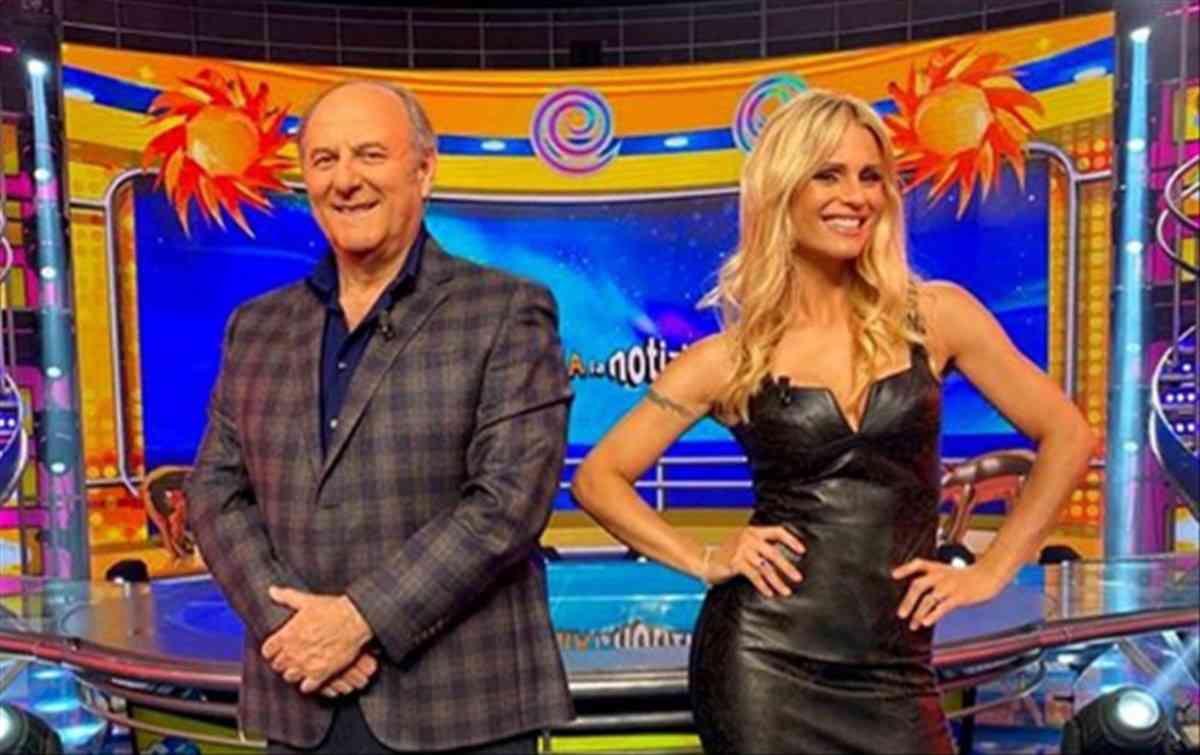 Gerry Scotti e Michelle Hunziker negli studi di Striscia (Instagram)