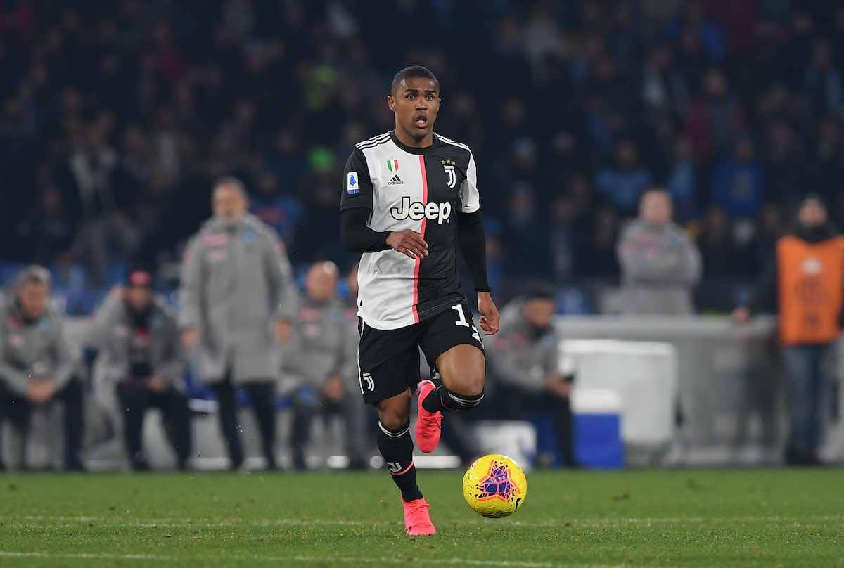 Douglas Costa, iniziativa solidale del brasiliano e la fidanzata durante l'emergenza Coronavirus