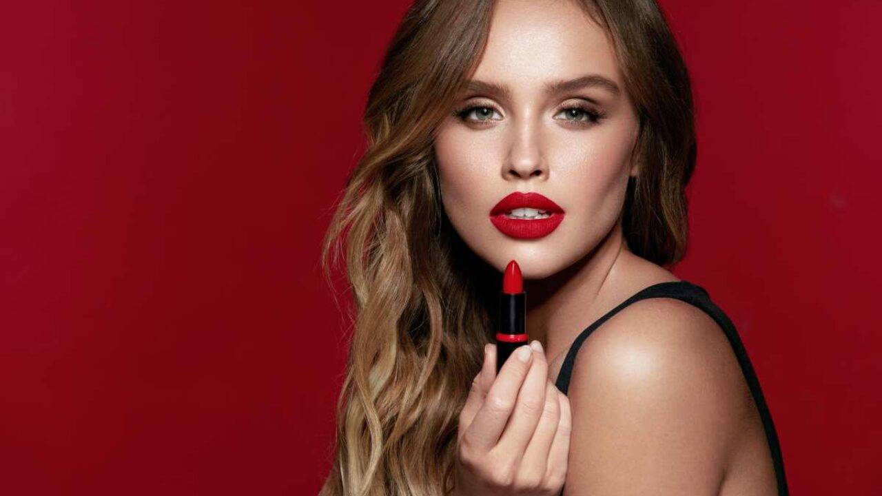 Rossetto Rosso Come Sceglierlo In Base Ai Capelli E Alla Carnagione