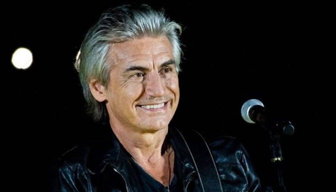 Ligabue: tutta la sua verità su quel famoso bacio gay