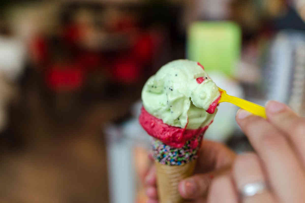 Cono gelato fragola e pistacchio