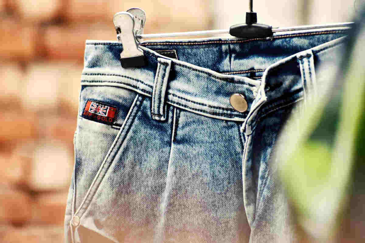 Jeans macchiati di candeggina