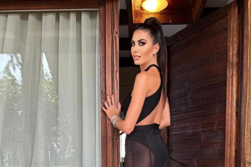 Elisabetta Gregoraci Il Provocante Outfit Scelto Per Battiti Live