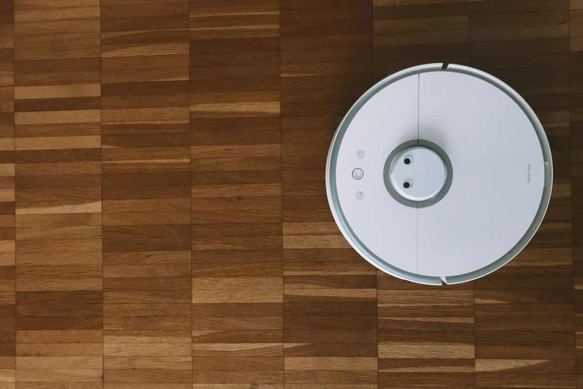 roomba robot aspirapolvere su parquet