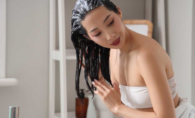 Quali sono i benefici degli impacchi per capelli