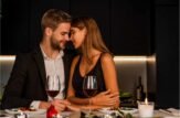 coppia cena romantica