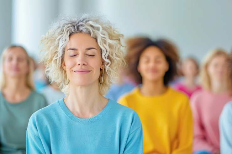 donne che praticano mindfulness