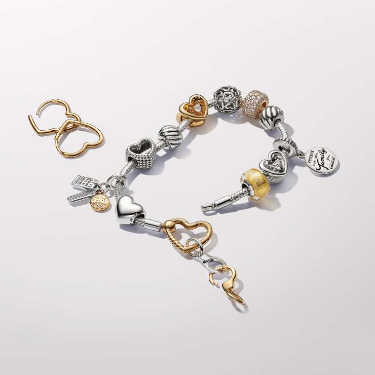 orecchini e bracciale con charms