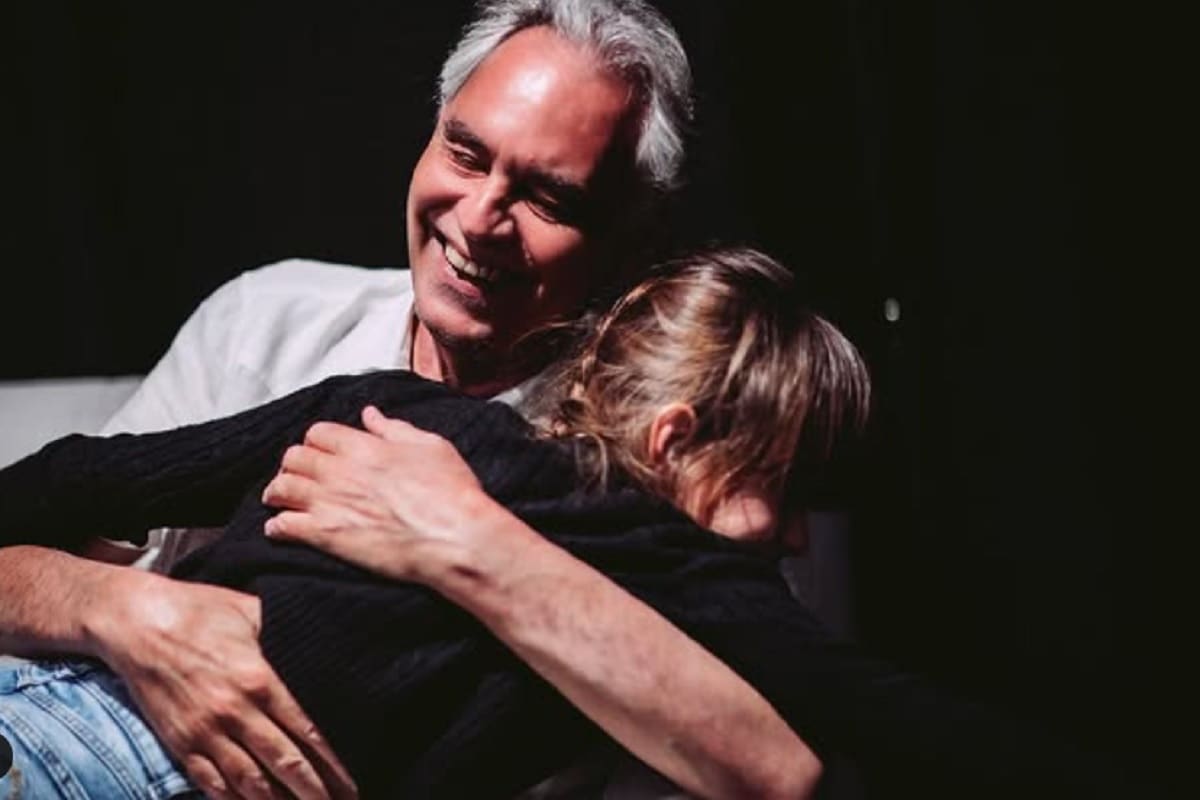 virginia e andrea bocelli abbracciati